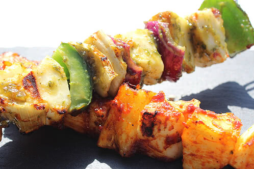 Ricetta: Spiedini di Halloumi alla griglia – freschi alle erbe aromatiche