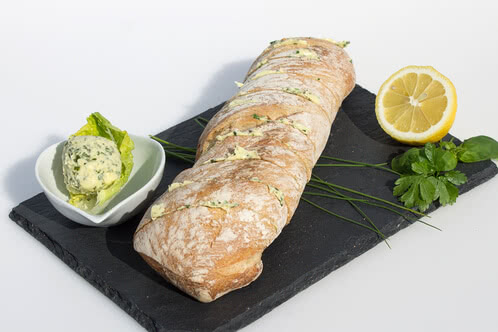 Ricetta: baguette al burro alle erbe per il barbecue
